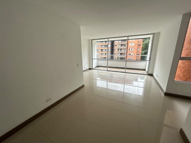 Apartamento de 3 alcobas en arriendo en Señorial, Envigado, 84 m² · foto 2 de 15