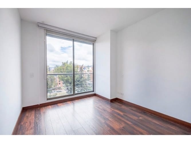 Apartamento de 3 alcobas en arriendo en Chico Norte, Bogotá, 182 m² · foto 3 de 5