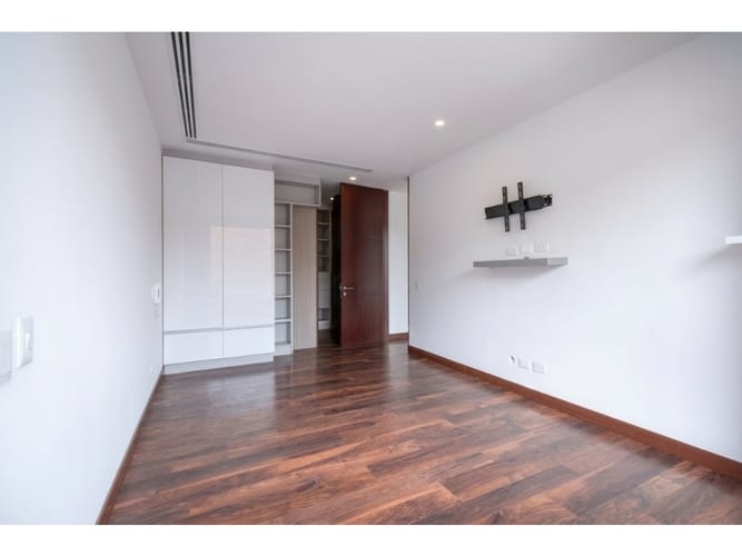 Apartamento de 3 alcobas en arriendo en Chico Norte, Bogotá, 182 m² · foto 4 de 5
