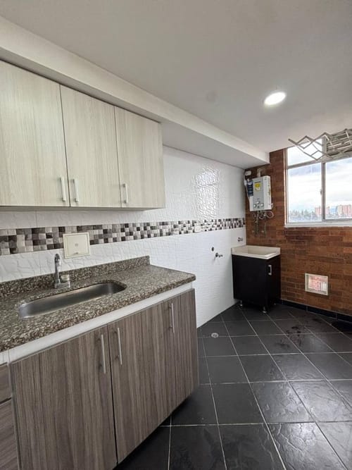 Apartamento de 3 alcobas en venta en Fontibon, Bogotá, 52 m² · foto 2 de 18