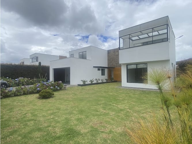 Casa de 4 alcobas en venta en Club Guaymaral, Bogotá, 366 m² · foto 1 de 24