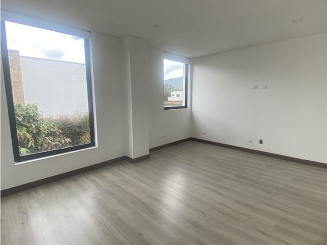 Casa de 4 alcobas en venta en Club Guaymaral, Bogotá, 366 m² · foto 18 de 24