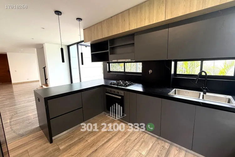 Casa de 3 alcobas en arriendo en Llano Grande, Rionegro, 220 m² · foto 11 de 24