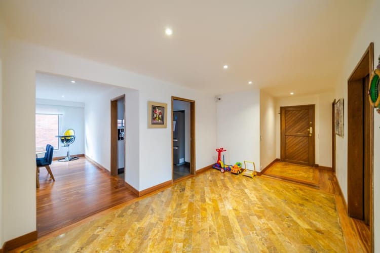 Apartamento de 3 alcobas en venta en Los Rosales, Bogotá, 173 m² · foto 9 de 24