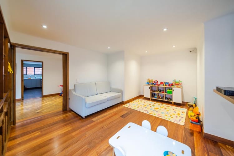Apartamento de 3 alcobas en venta en Los Rosales, Bogotá, 173 m² · foto 11 de 24
