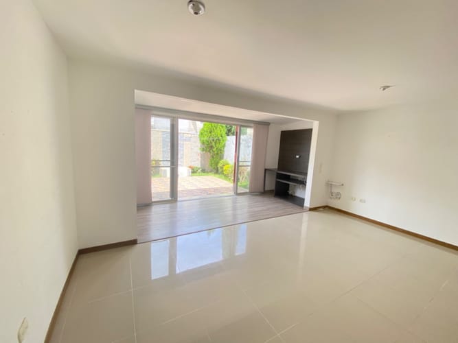 Casa de 3 alcobas en arriendo en Ciudad Country, Jamundí, 130 m² · foto 2 de 19