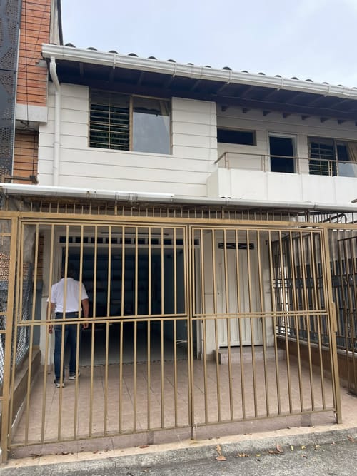 Casa de 5 alcobas en arriendo en Belén Rosales, Medellín, 310 m² · foto 9 de 18