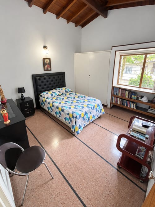 Casa de 5 alcobas en arriendo en Belén Rosales, Medellín, 310 m² · foto 11 de 18