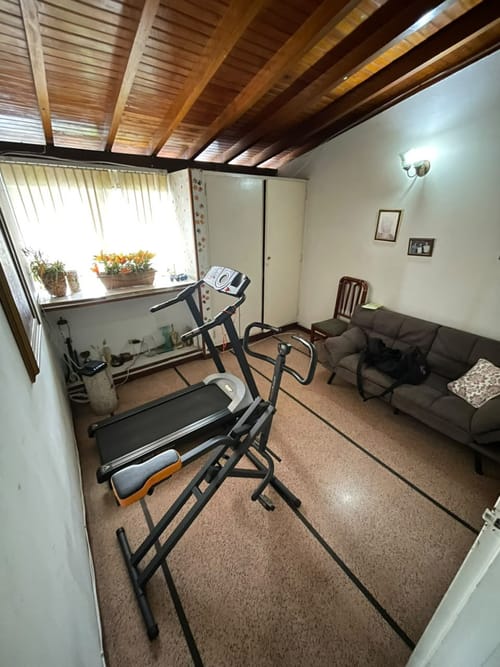 Casa de 5 alcobas en arriendo en Belén Rosales, Medellín, 310 m² · foto 13 de 18