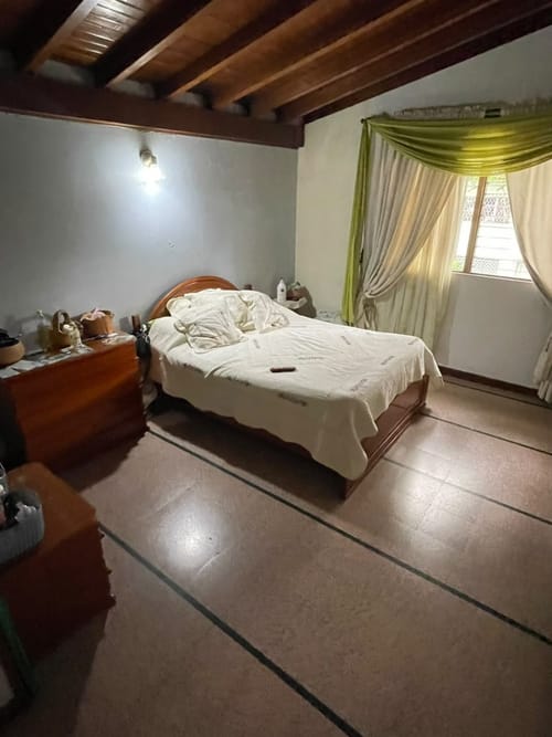 Casa de 5 alcobas en arriendo en Belén Rosales, Medellín, 310 m² · foto 17 de 18