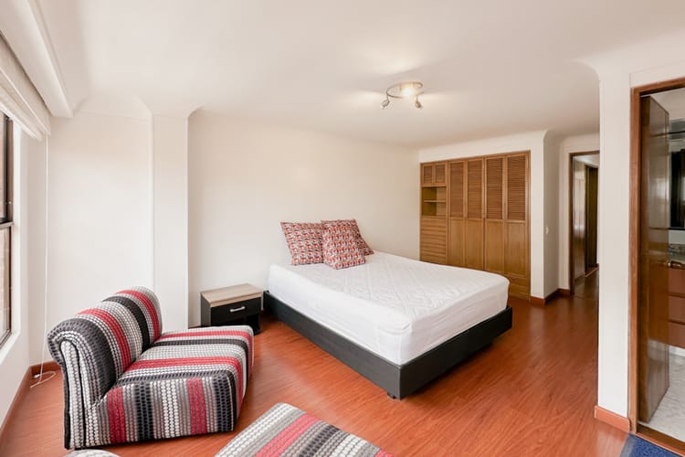 Apartamento de 3 alcobas en venta en Chico, Bogotá, 300 m² · foto 17 de 24