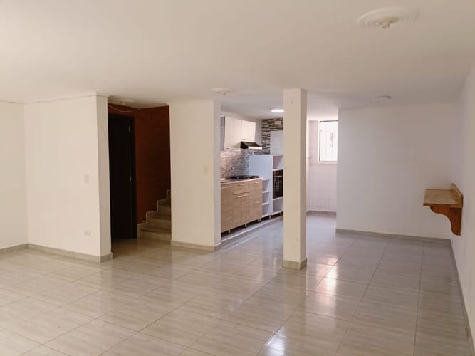 Casa de 3 alcobas en arriendo en Belén, Medellín, 190 m² · foto 2 de 17