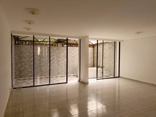 Casa de 3 alcobas en arriendo en Belén, Medellín, 190 m² · foto 9 de 17