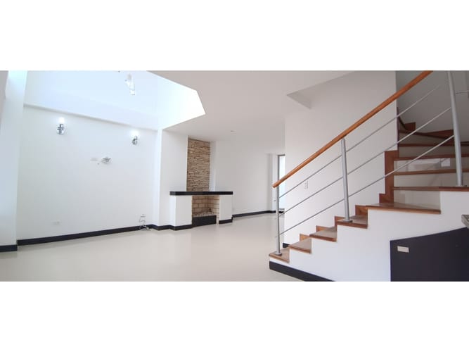Casa de 4 alcobas en arriendo en Siberia, Cota, 160 m² · foto 2 de 24
