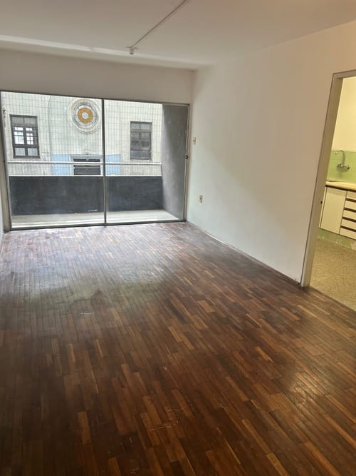 Julio Herrera Y Obes Y San Jose, Piso Bajo Al Frente, Terrazas, Soleado. · Foto 2