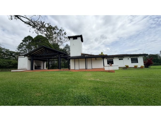 Casa de 2 alcobas en venta en Cabeceras De Llanogrande, Rionegro, 312 m² · foto 2 de 24