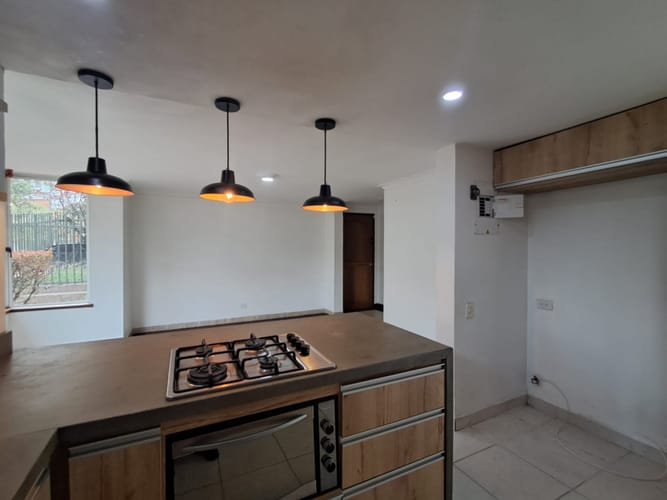 Casa de 4 alcobas en arriendo en Los Balsos, Medellín, 407 m² · foto 4 de 24