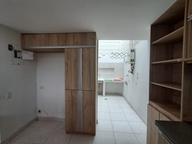 Casa de 4 alcobas en arriendo en Los Balsos, Medellín, 407 m² · foto 5 de 24