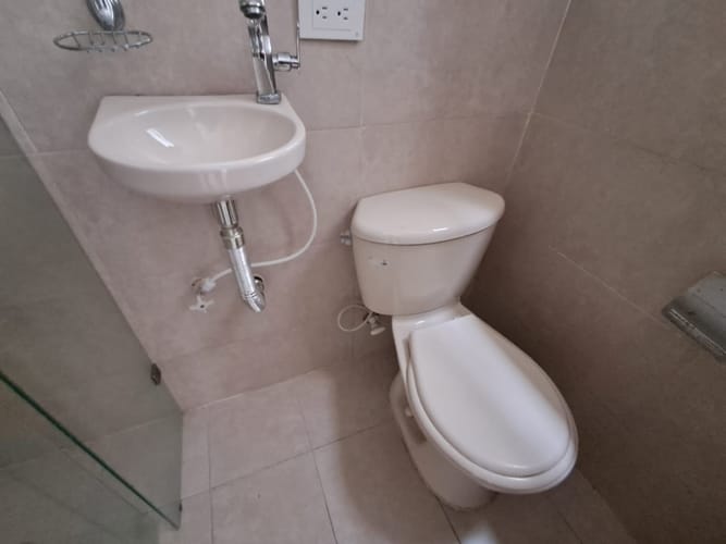 Casa de 4 alcobas en arriendo en Los Balsos, Medellín, 407 m² · foto 8 de 24