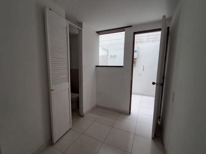 Casa de 4 alcobas en arriendo en Los Balsos, Medellín, 407 m² · foto 9 de 24