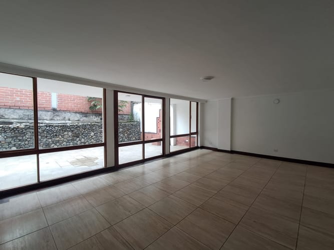 Casa de 4 alcobas en arriendo en Los Balsos, Medellín, 407 m² · foto 10 de 24