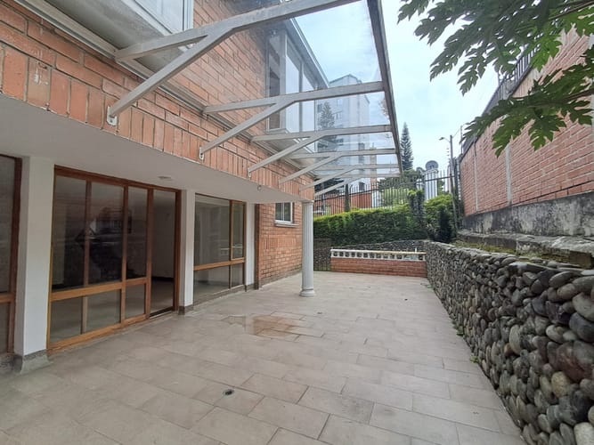 Casa de 4 alcobas en arriendo en Los Balsos, Medellín, 407 m² · foto 11 de 24