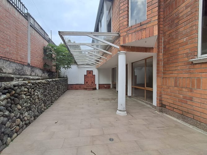 Casa de 4 alcobas en arriendo en Los Balsos, Medellín, 407 m² · foto 13 de 24