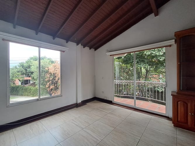 Casa de 4 alcobas en arriendo en Los Balsos, Medellín, 407 m² · foto 17 de 24
