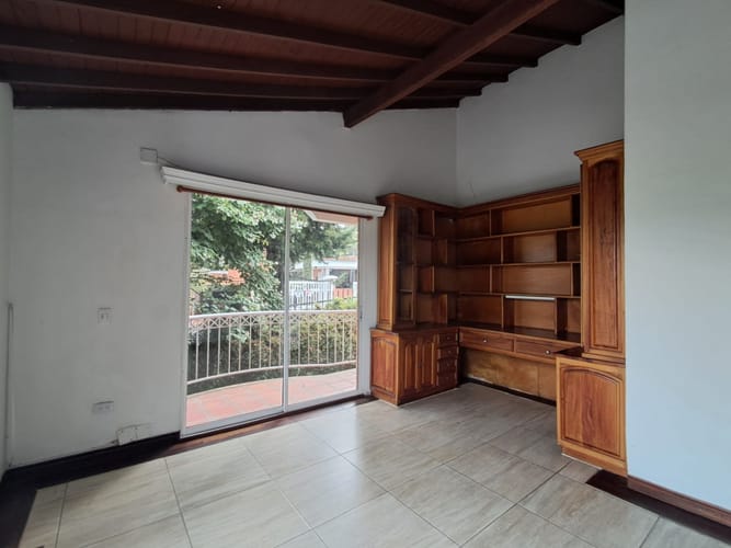 Casa de 4 alcobas en arriendo en Los Balsos, Medellín, 407 m² · foto 18 de 24