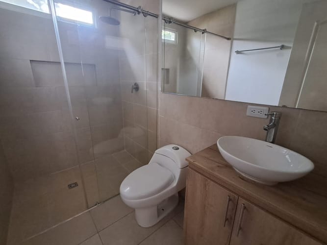 Casa de 4 alcobas en arriendo en Los Balsos, Medellín, 407 m² · foto 19 de 24