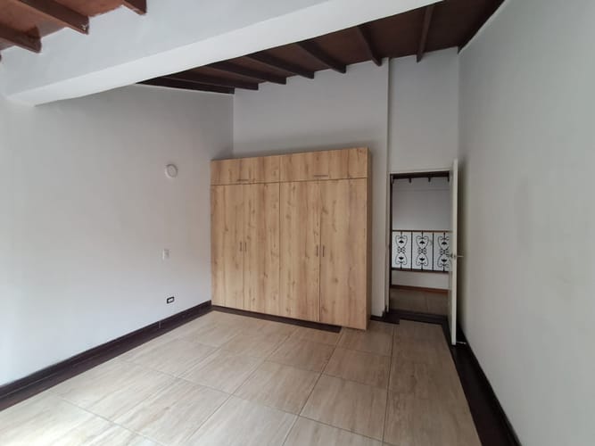 Casa de 4 alcobas en arriendo en Los Balsos, Medellín, 407 m² · foto 24 de 24