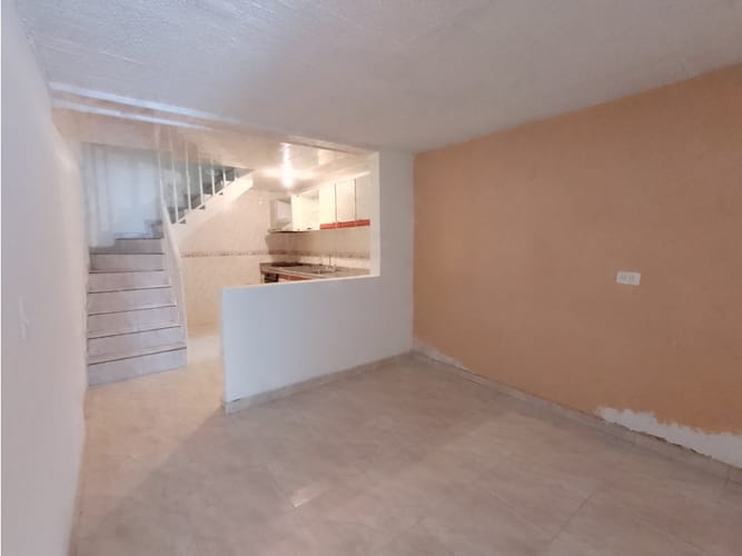 Casa de 5 alcobas en arriendo en Ismael Perdomo, Bogotá, 100 m² · foto 3 de 17