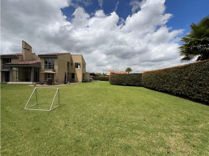 Casa en venta en San Simón, Bogotá, 291 m² · foto 2 de 24