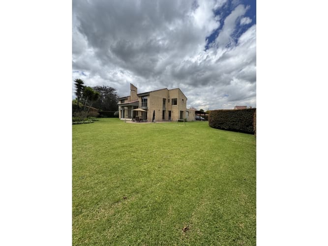 Casa en venta en San Simón, Bogotá, 291 m² · foto 3 de 24