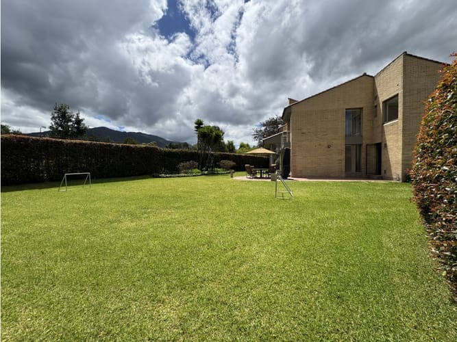 Casa en venta en San Simón, Bogotá, 291 m² · foto 4 de 24