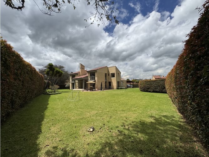 Casa en venta en San Simón, Bogotá, 291 m² · foto 5 de 24