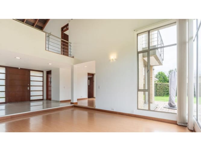 Casa en venta en San Simón, Bogotá, 291 m² · foto 8 de 24
