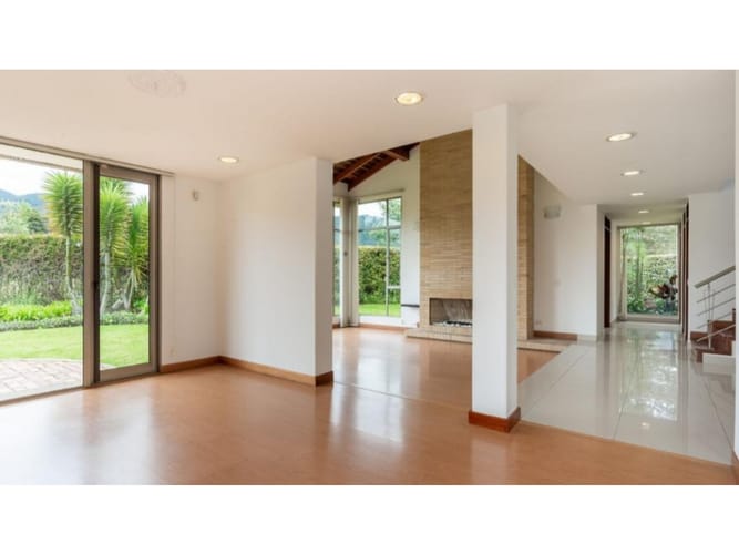 Casa en venta en San Simón, Bogotá, 291 m² · foto 10 de 24