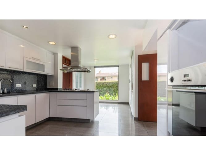 Casa en venta en San Simón, Bogotá, 291 m² · foto 16 de 24