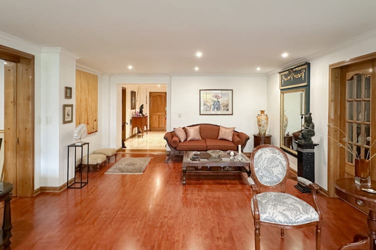 Apartamento de 4 alcobas en venta en La Cabrera, Bogotá, 230 m² · foto 2 de 23