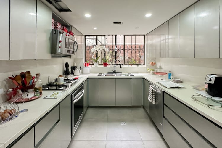 Apartamento de 4 alcobas en venta en La Cabrera, Bogotá, 230 m² · foto 8 de 23