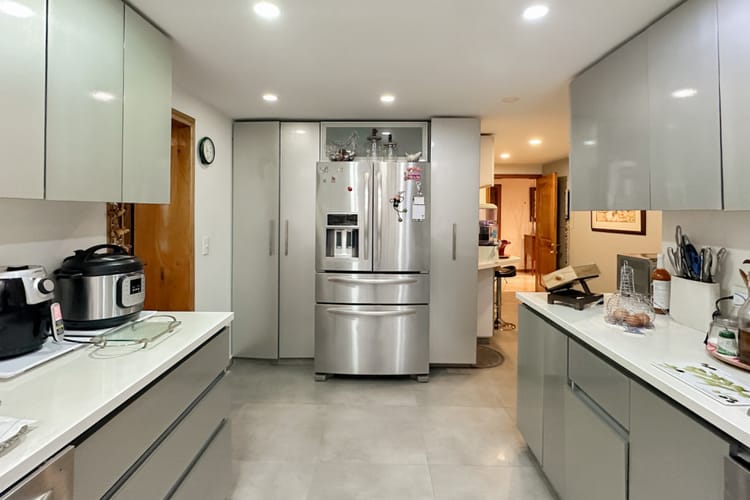 Apartamento de 4 alcobas en venta en La Cabrera, Bogotá, 230 m² · foto 10 de 23