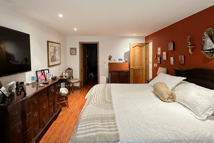 Apartamento de 4 alcobas en venta en La Cabrera, Bogotá, 230 m² · foto 13 de 23