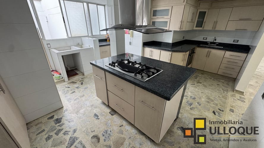 Apartamento de 5 alcobas en arriendo en Sotomayor, Bucaramanga, 241 m² · foto 2 de 24