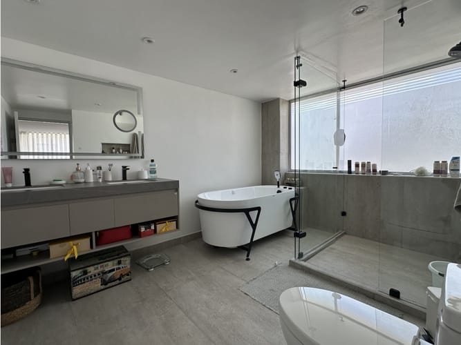 Apartamento de 4 alcobas en venta en Santa Barbara, Bogotá, 285 m² · foto 2 de 24