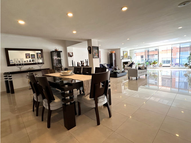 Apartamento de 4 alcobas en venta en Santa Barbara, Bogotá, 285 m² · foto 7 de 24