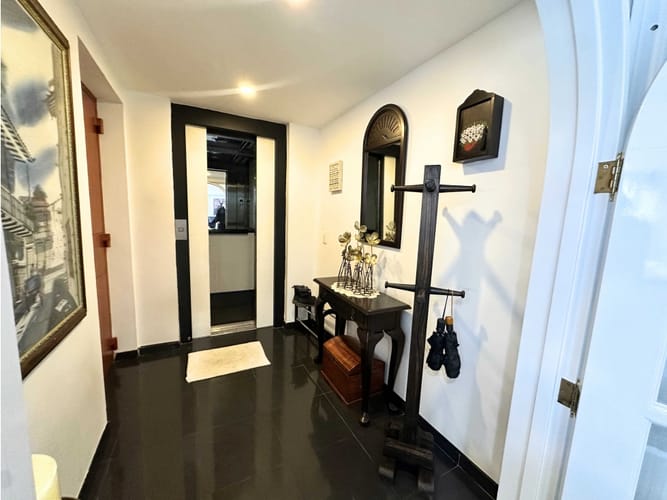 Apartamento de 4 alcobas en venta en Santa Barbara, Bogotá, 285 m² · foto 9 de 24