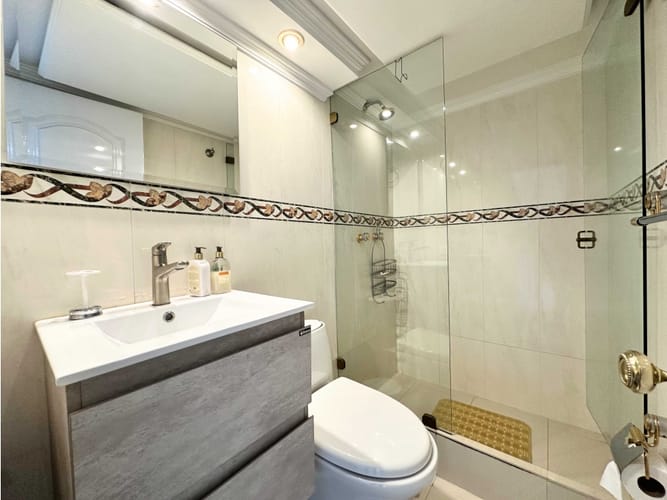 Apartamento de 4 alcobas en venta en Santa Barbara, Bogotá, 285 m² · foto 14 de 24