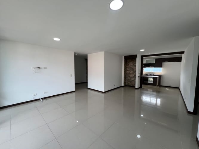 Apartamento de 3 alcobas en arriendo en Los Balsos, Medellín, 105 m² · foto 2 de 16