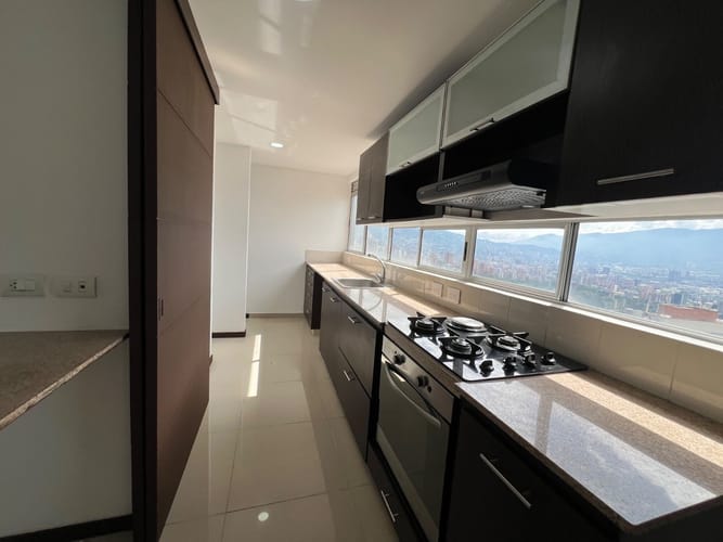 Apartamento de 3 alcobas en arriendo en Los Balsos, Medellín, 105 m² · foto 5 de 16
